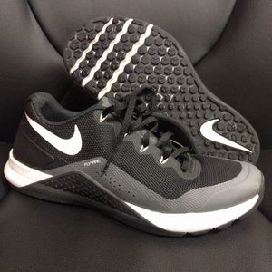 Nike metcons black and grey
